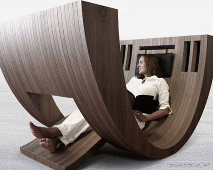 Fotel bujany w stylu high-tech do salonu 1
