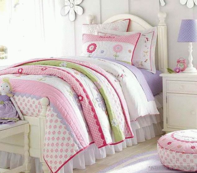 Sypialnia w odcieniach różu i fioletu - фото