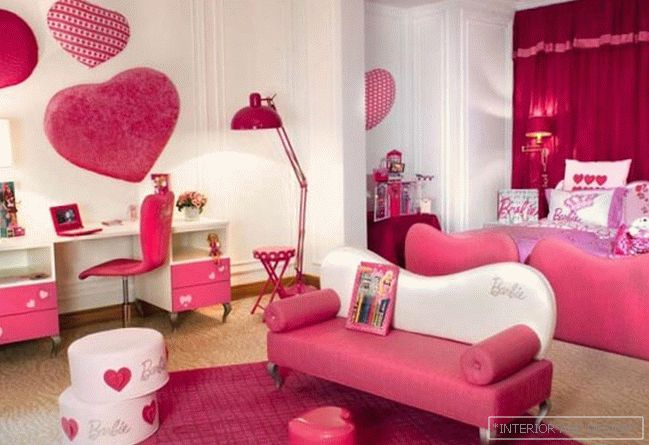 Różowa dziecięca sypialnia - фото