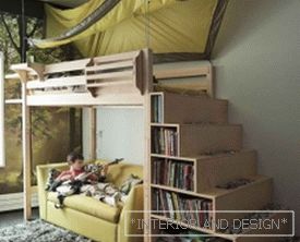 Łóżko piętrowe w pokoju dziecięcym dla ucznia