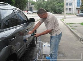 Działanie myjni samochodowej