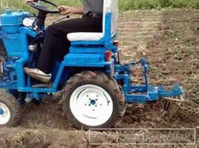 Mini ciągnik z własnymi rękami na gospodarstwie rolnym