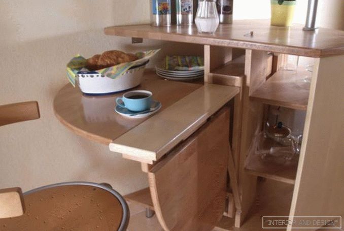 Stolik w kuchni - zdjęcie 1